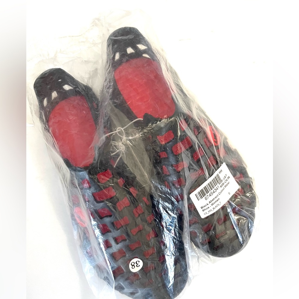 NWT Water Shoes Black Red River Beach Garden Boat Shoe Non Slip Lightweight Sz 7 - Picture 11 of 11